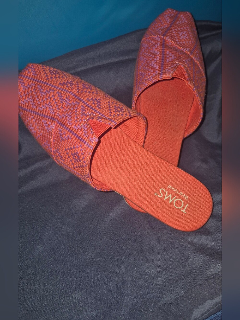 Womens 9.5 Toms Slip On Shoes Red